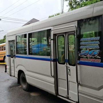 HOMBRE FALLECE DE UN PARO CARDÍACO DENTRO DE UN MICROBÚS DE LA RUTA 26 EN SAN SALVADOR
