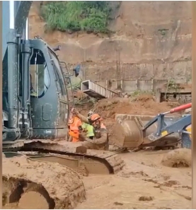RESCATISTAS EN GUATEMALA SALVAN SUS VIDAS TRAS NUEVO DERRUMBE EN LA CARRETERA A EL SALVADOR