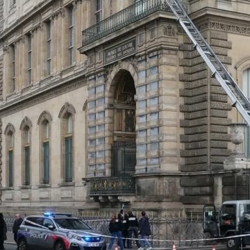 ROBAN JOYAS HISTÓRICAS DEL LOUVRE EN UN GOLPE MILIMÉTRICO DE SIETE MINUTOS
