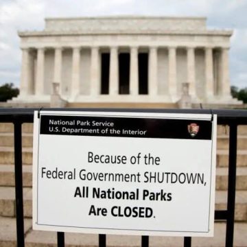 GOBIERNO DE EE.UU. CIERRA POR FALTA DE FINANCIAMIENTO Y ANUNCIA DESPIDOS MASIVOS