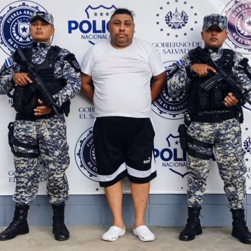 DETIENEN AL COMEDIANTE “EL GATO MAYOR” TRAS PROVOCAR ACCIDENTE DE TRÁNSITO EN ILOPANGO