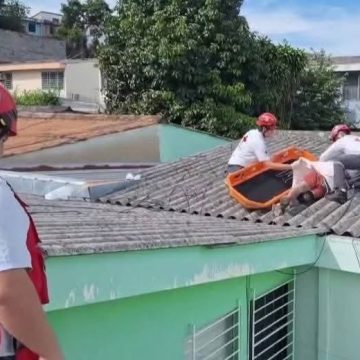 HOMBRE MUERE DE INFARTO MIENTRAS REPARABA UN TECHO EN SAN SALVADOR