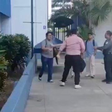 CAPTAN PELEA ENTRE ESTUDIANTES DE UNIVERSIDAD PRIVADA EN SAN SALVADOR
