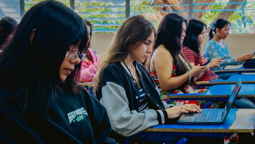 examen 1 INICIAN EXÁMENES FINALES EN EL SISTEMA PÚBLICO DE EDUCACIÓN DE EL SALVADOR