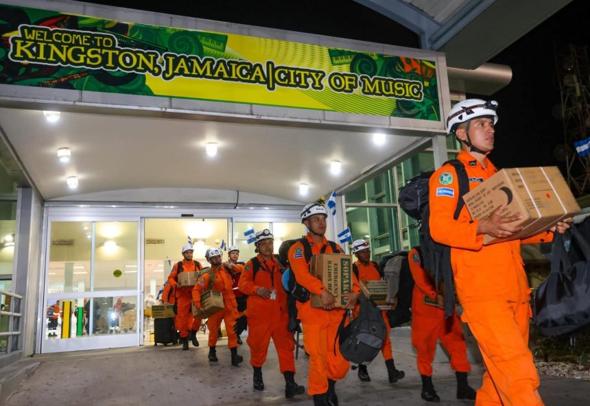 SEGUNDO CONTINGENTE SALVADOREÑO LLEGA A JAMAICA PARA BRINDAR APOYO HUMANITARIO TRAS EL HURACÁN MELISSA