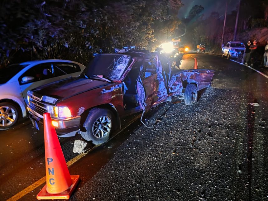 ACCIDENTE DE TRÁNSITO DEJA UN FALLECIDO Y CUATRO LESIONADOS EN CARRETERA APANECA–AHUACHAPÁN