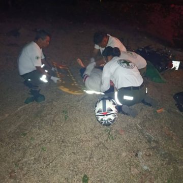 MOTOCICLISTA RESULTA LESIONADO TRAS ESQUIVAR UN PERRO EN SANTA ANA