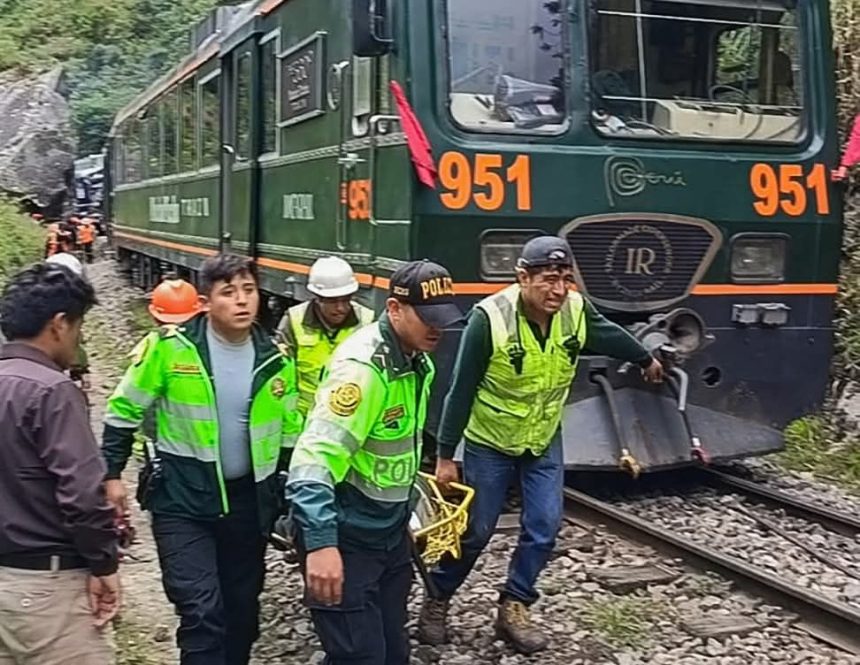 tren 1 CHOQUE DE TRENES TURÍSTICOS DEJA UN FALLECIDO Y DECENAS DE HERIDOS RUMBO A MACHU PICCHU