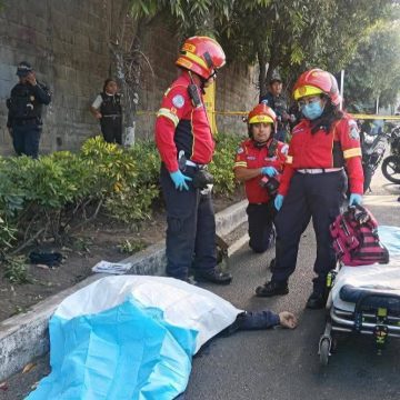 OLA DE ATAQUES ARMADOS CONTRA LA POLICÍA SACUDE GUATEMALA; DOS AGENTES MUERTOS Y CUATRO HERIDOS