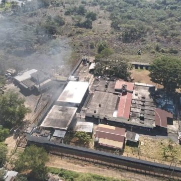 DISTURBIOS EN CÁRCEL RENOVACIÓN 1 DE ESCUINTLA DEJAN DAÑOS SEVEROS Y BLOQUEOS VIALES