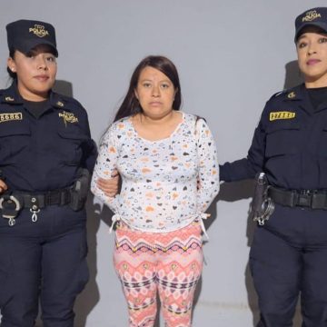 CAPTURARON EN AHUACHAPÁN A PRESUNTA COLABORADORA DE LA MS-13 VINCULADA AL TRASLADO DE ARMAS