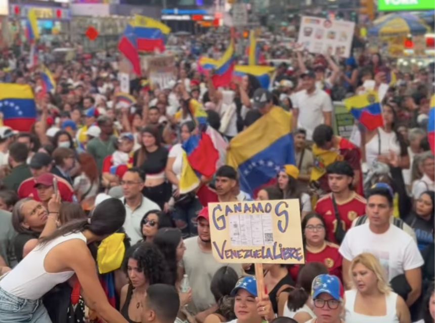 Venezolanos-Time_square 1 EL MUNDO SE DIVIDE TRAS LA CAPTURA DE NICOLÁS MADURO POR ESTADOS UNIDOS