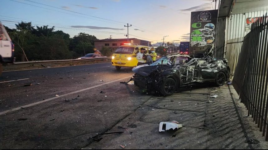 ACCIDENTE EN CARRETERA A QUEZALTEPEQUE DEJA UN FALLECIDO Y DOS PERSONAS LESIONADAS