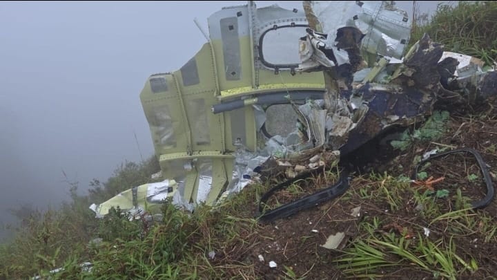 avioneta 1 AVIONETA SE ESTRELLA EN INDONESIA Y DEJA 10 PERSONAS FALLECIDAS