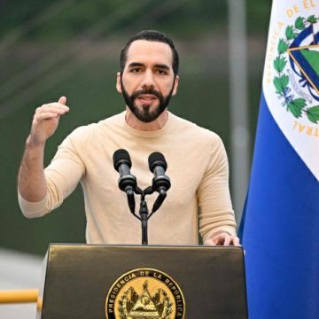 CRUCE DE MENSAJES ENTRE BUKELE Y SENADOR DE EE. UU. DESATA DEBATE EN REDES SOCIALES