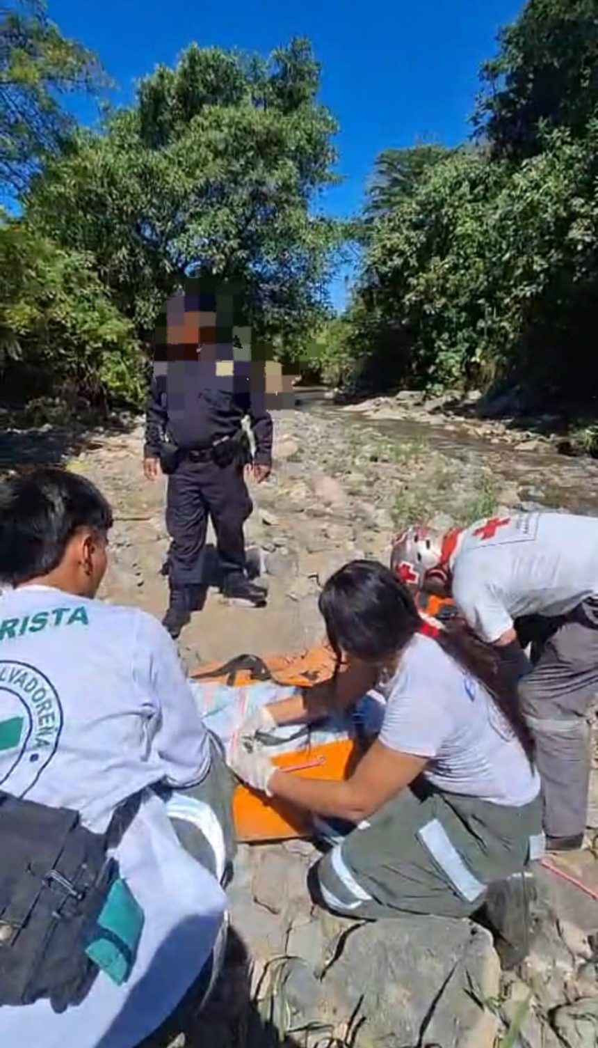HOMBRE RESULTA LESIONADO TRAS CAER DE UN PUENTE EN LOURDES COLÓN