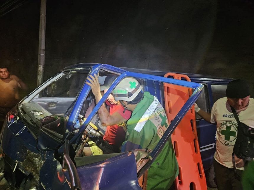 cona 2 ACCIDENTE DE TRÁNSITO EN AUTOPISTA COMALAPA DEJA DOS PERSONAS LESIONADAS