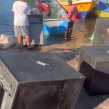 LANCHA SE HUNDIÓ EN LA BAHÍA DE JIQUILISCO Y DISCOMÓVIL SUFRE PÉRDIDAS MATERIALES