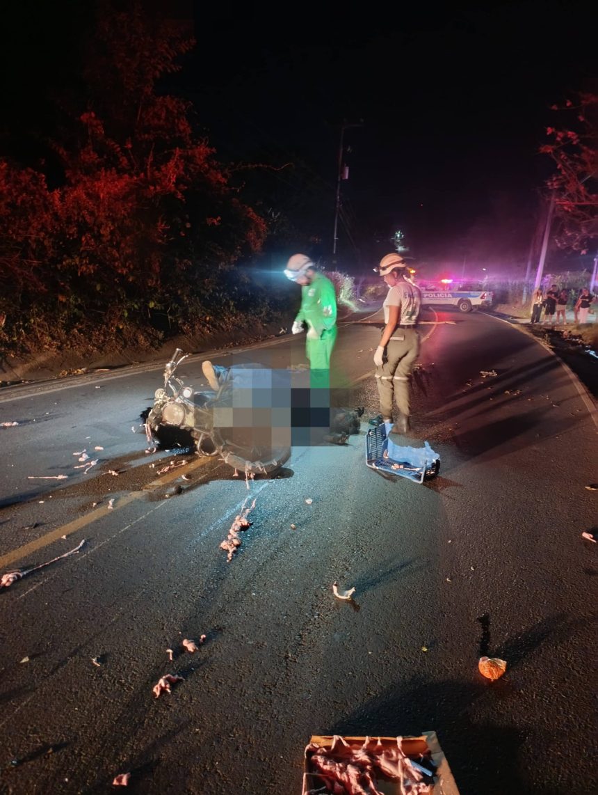 MOTOCICLISTA MUERE TRAS CHOQUE FRONTAL CON MICROBÚS EN SANTA ANA