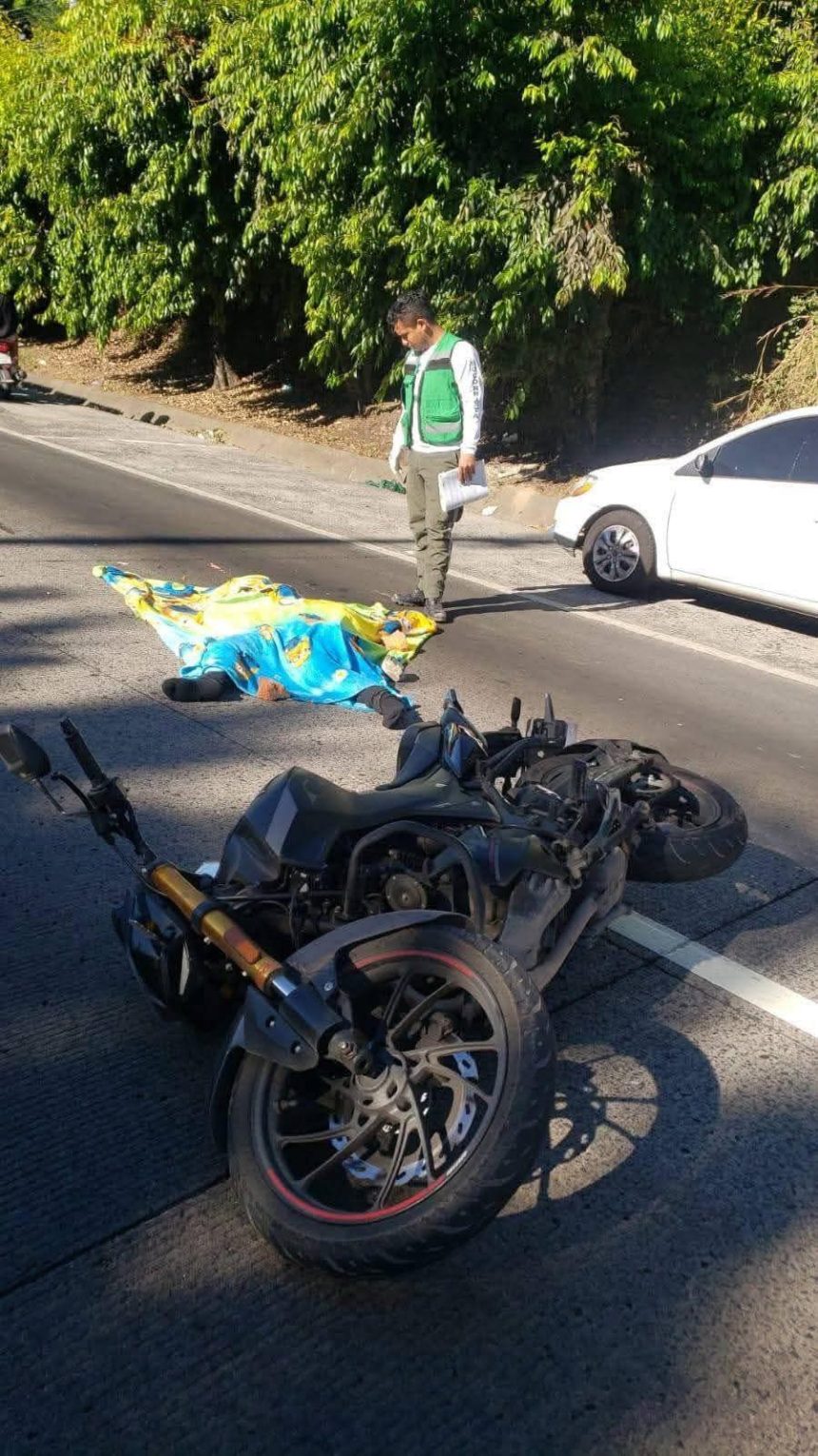 MUJER FALLECE EN ACCIDENTE DE TRÁNSITO MIENTRAS VIAJABA COMO PASAJERA EN MOTOCICLETA