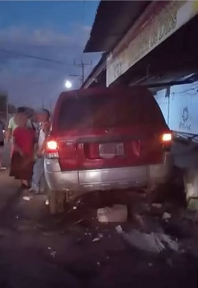 santa 1 APARATOSO ACCIDENTE DE TRÁNSITO DEJA VARIOS LESIONADOS EN SANTA ANA CENTRO