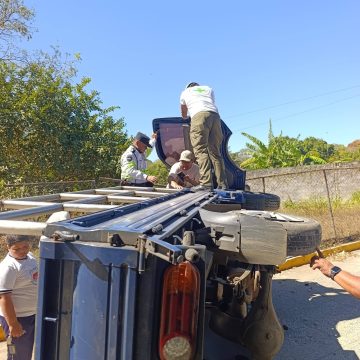 ACCIDENTE DE TRÁNSITO EN CARRETERA DE CHALCHUAPA DEJA TRES PERSONAS ATENDIDAS EN EL LUGAR