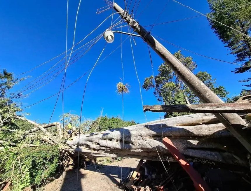 AHUA 3 FUERTES VIENTOS CAUSAN DAÑOS EN EL TENDIDO ELÉCTRICO DE ATACO, AHUACHAPÁN