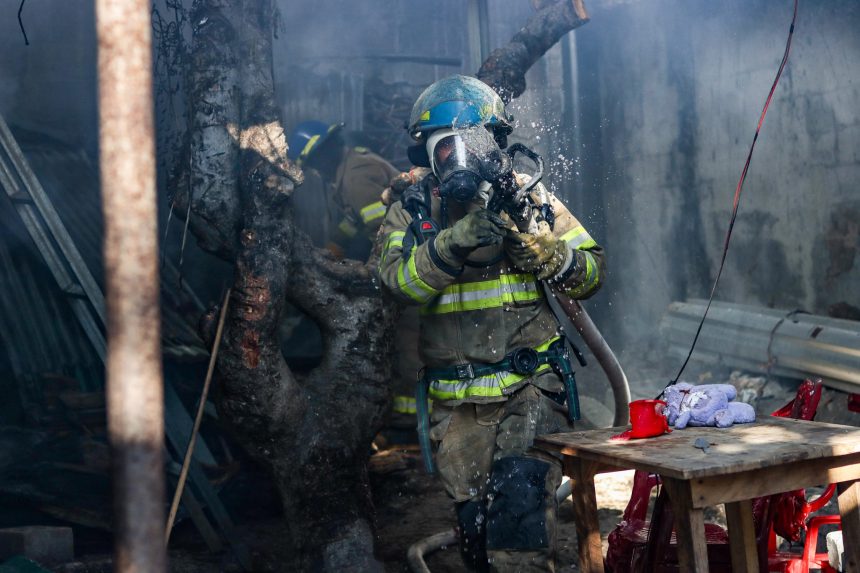 BOMBEROS CONTROLARON INCENDIO ESTRUCTURAL EN SAN MIGUEL