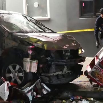 EN ESTADOS UNIDOS UN AUTOMOVIL SE ESTRELLÓ CONTRA SUPERMERCADO EN LOS ÁNGELES Y DEJA TRES PERSONAS FALLECIDAS