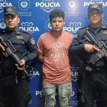 LAS AUTORIDADES CAPTURARON A HOMBRE CON DROGA EN AYUTUXTEPEQUE,SAN SALVADOR