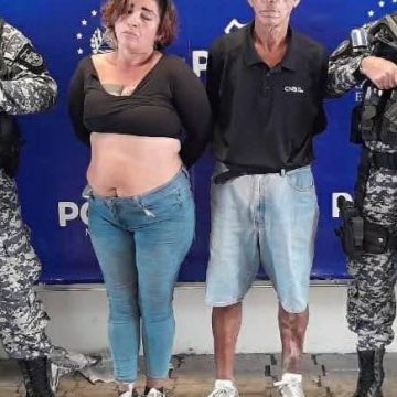 AUTORIDADES CAPTURAN A PRESUNTOS RESPONSABLES DE ASALTO A MUJER EN SAN SALVADOR CENTRO