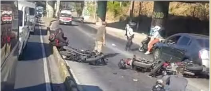 POLI 2 FALLECE AGENTE DE LA PNC TRAS ACCIDENTE DE TRÁNSITO EN EL BULEVAR DEL EJÉRCITO, SOYAPANGO