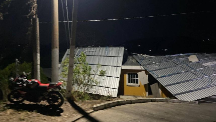 VIENTOS 1 FUERTES VIENTOS PROVOCARON DAÑOS EN VIVIENDA Y DEJAN UNA MENOR LESIONADA EN ZARAGOZA,LA LIBERTAD