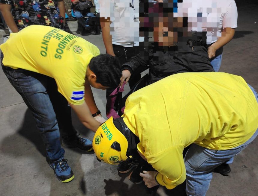 MUJER RESULTA LESIONADA EN ACCIDENTE DE TRÁNSITO EN CARRETERA ACAJUTLA–SONSONATE