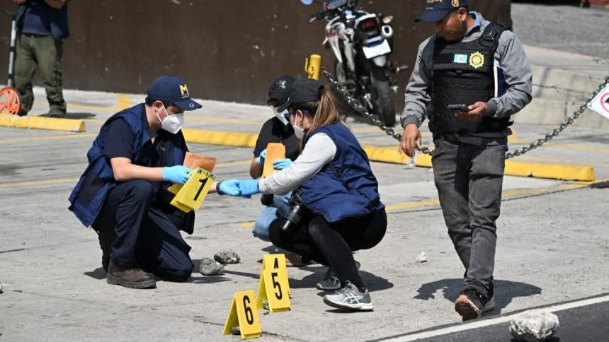 AUMENTA A 11 LA CIFRA DE POLICÍAS ASESINADOS EN GUATEMALA TRAS OFENSIVA DE PANDILLAS