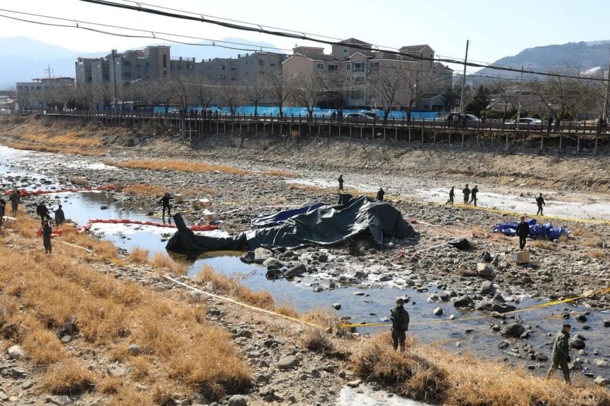 DOS SOLDADOS MUEREN TRAS ESTRELLARSE HELICÓPTERO MILITAR DURANTE ENTRENAMIENTO EN COREA DEL SUR