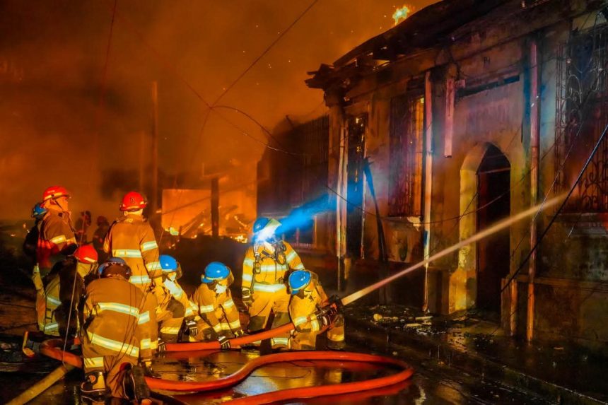 CINCO PERSONAS FALLECIDAS TRAS INCENDIO EN EL CENTRO DE SAN SALVADOR, CONFIRMAN AUTORIDADES