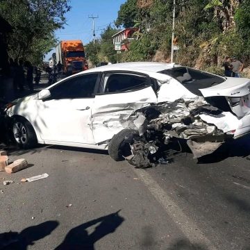 ACCIDENTE DE TRÁNSITO DEJA DAÑOS MATERIALES Y LESIONES LEVES EN LA PAZ.
