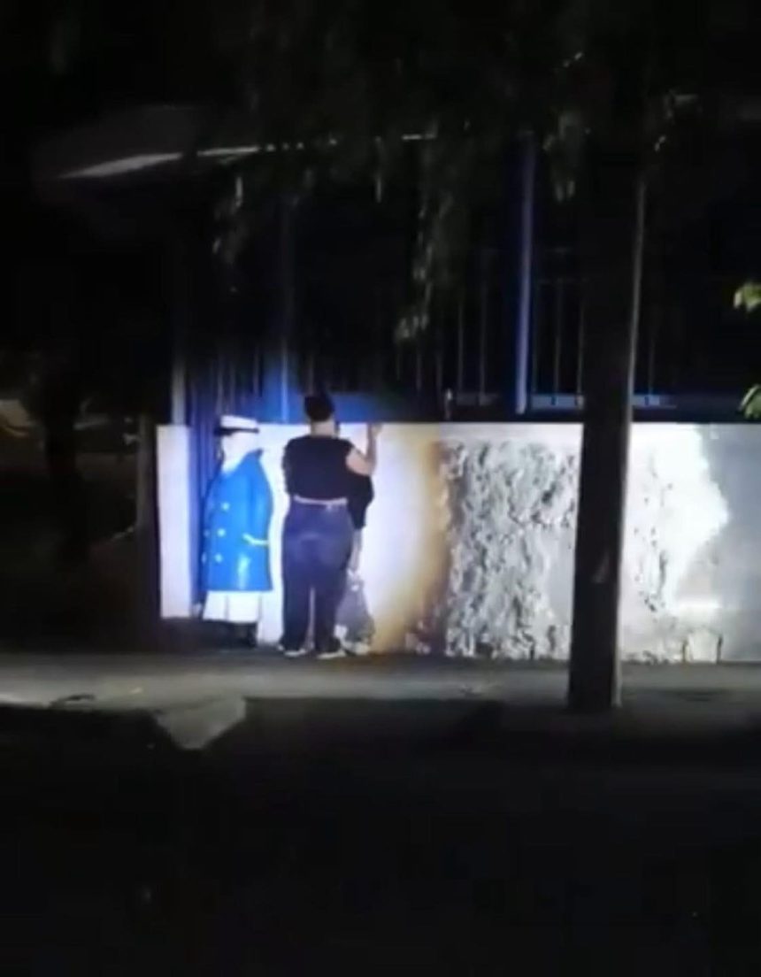 mtro 1 DENUNCIAN A PAREJA QUE COMETIÓ ACTOS INAPROPIADOS EN UN ESPACIO PÚBLICO CERCA DE METROCENTRO SAN SALVADOR