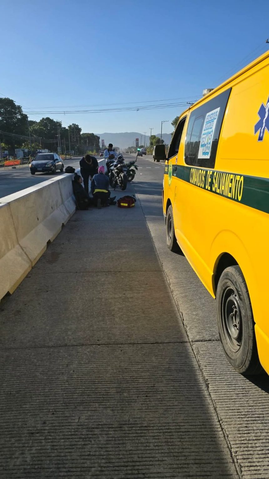 MUJER RESULTA LESIONADA EN ACCIDENTE DE TRÁNSITO EN CARRETERA SANTA ANA–SAN SALVADOR