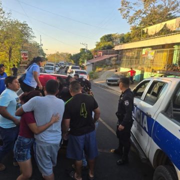 MUJER FALLECE TRAS SER ATROPELLADA POR CONDUCTOR QUE HUYÓ EN NAHUIZALCO