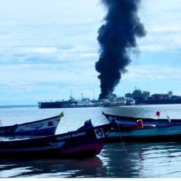 INCENDIO EN ZONA NAVAL DEL PUERTO DE LA UNIÓN ACTIVA OPERATIVO DE EMERGENCIA