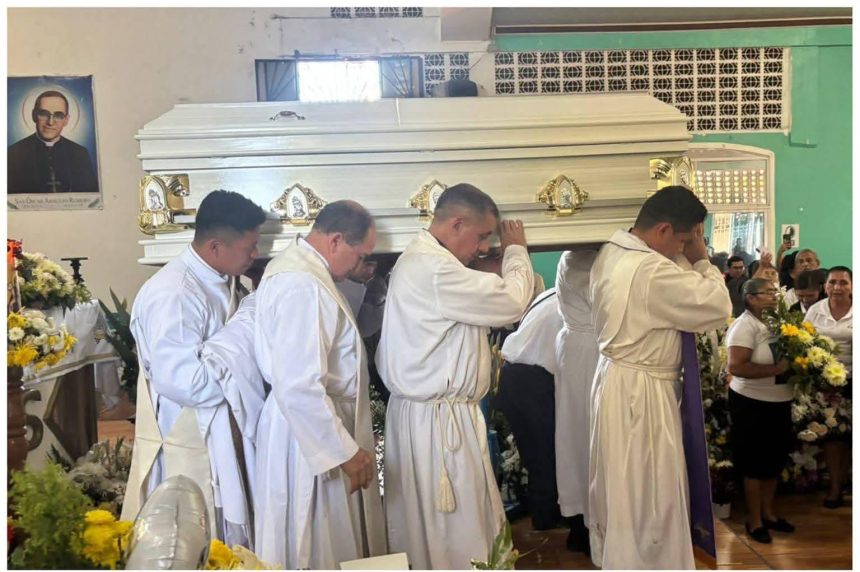 DESPIDEN CON FE Y DOLOR AL SACERDOTE ERICK CASTRO EN METALIO, SONSONATE