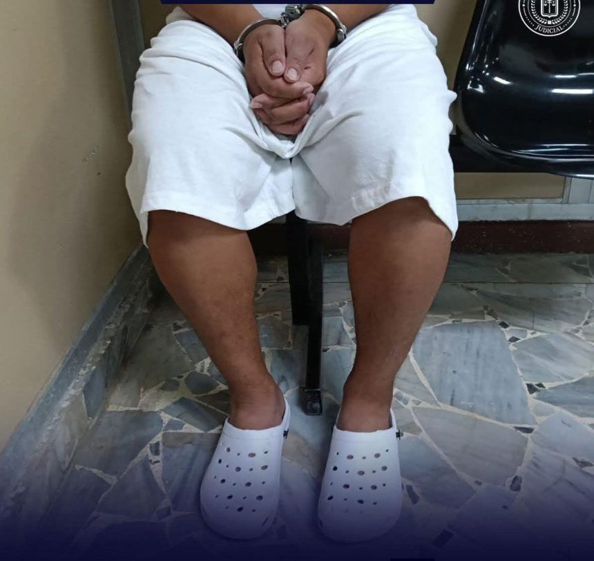 JUZGADO ORDENA DETENCIÓN DE PROFESOR POR USO DE CONSTANCIA MÉDICA FALSA EN SANTA ANA