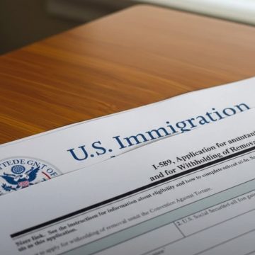 EN ESTADOS UNIDOS USCIS PROPONE SUSPENDER POR AÑOS PERMISOS DE TRABAJO A SOLICITANTES DE ASILO