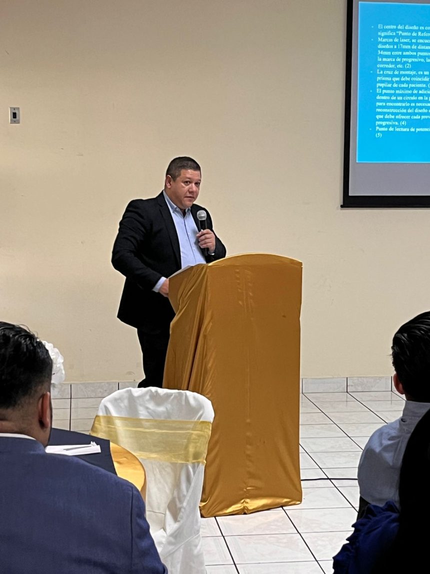 SIMPOSIO DE SALUD VISUAL REÚNE A ESPECIALISTAS EN SANTA ANA