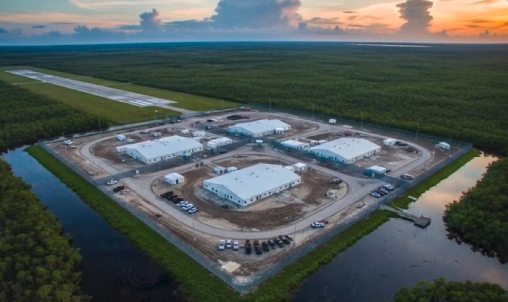 ALIGATOR 2 ORDENAN A ICE GARANTIZAR ACCESO A ABOGADOS PARA MIGRANTES EN CENTRO DE DETENCIÓN EN FLORIDA