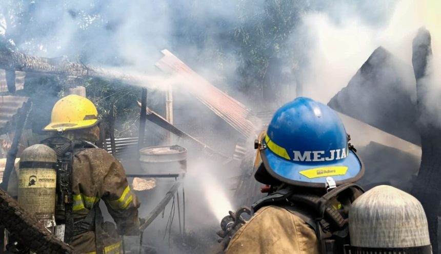 EL CUERPO DE BOMBEROS ATENDIÓ VARIOS INCENDIOS EN DIFERENTES ZONAS DE EL SALVADOR