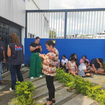 MARINA SALVADOREÑA RESCATÓ A 16 NÁUFRAGOS ECUATORIANOS; FAMILIARES BUSCAN CONFIRMAR IDENTIDAD