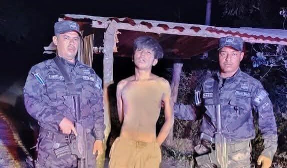 LOCO 1 CAPTURARON A UN JOVEN POR AGREDIR A SU MADRE Y PADRASTRO EN ZACATECOLUCA,LA PAZ